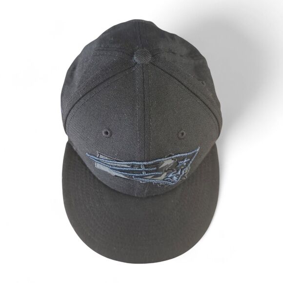 New England Patriots New Era 59FIFTY Fitted Hat Black Out Size 7 1/4 - Picture 6 of 8